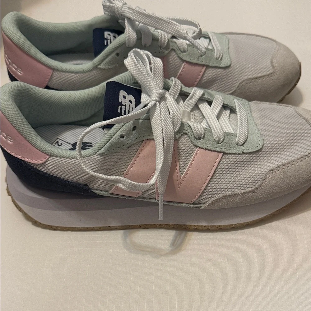 New Balance Women’s Sneakers in Pink, Mint, Navy, White - Picture 3 of 4